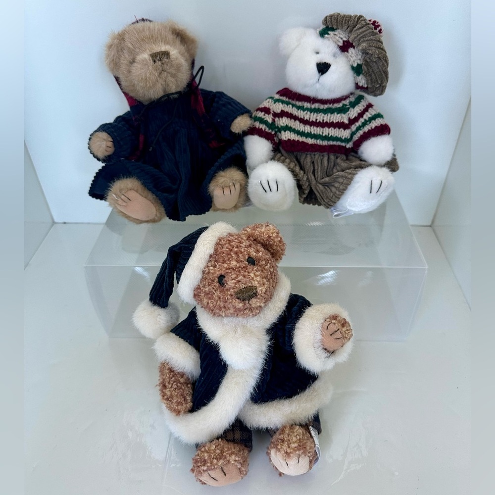 BUY OR FREE WITH $150. Purchase Collectors Bear Set